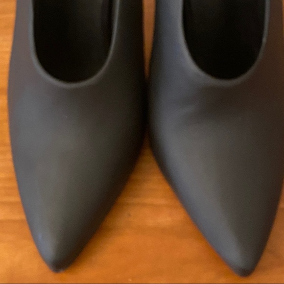 Tibi black leather stilettos with beige snakeskin look accents - Picture 4 of 14